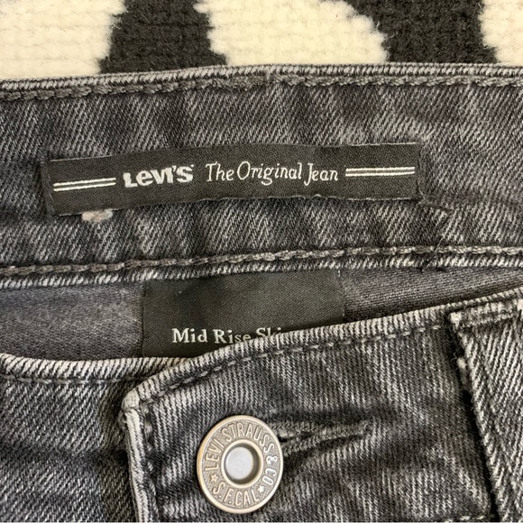 Levi's Distressed Mid Rise Skinny Jeans The Original Fit Washed Black Size 4 - Picture 5 of 10